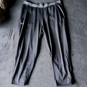 🍭 [donating soon] Under Armour UA Heatgear Capri Pants with Pockets
